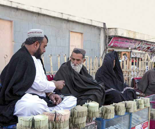 چرا  ارزش افغانی از ریال پیشی‌ گرفته است؟