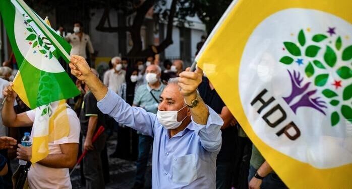 موافقت دادگاه قانون اساسی ترکیه با انحلال حزب دموکراتیک خلق‌ها 