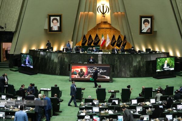 
مجلس طرح ساماندهی کارکنان دولت را تصویب کند
