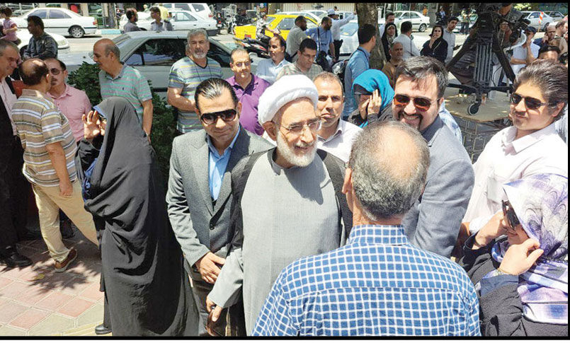 بسیج تمام امکانات دولت برای یک کاندیدا خیانت به ملت است