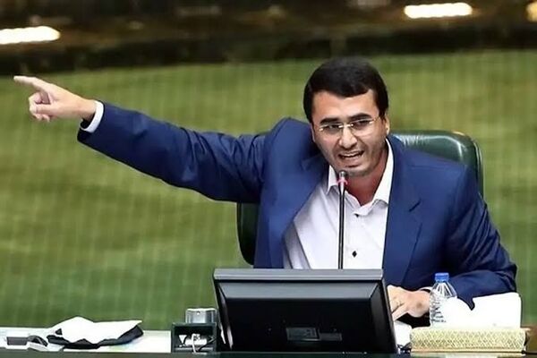 
5 قران بیشتر می‌دهیم، 
اما از آمریکا نمی‌خریم 