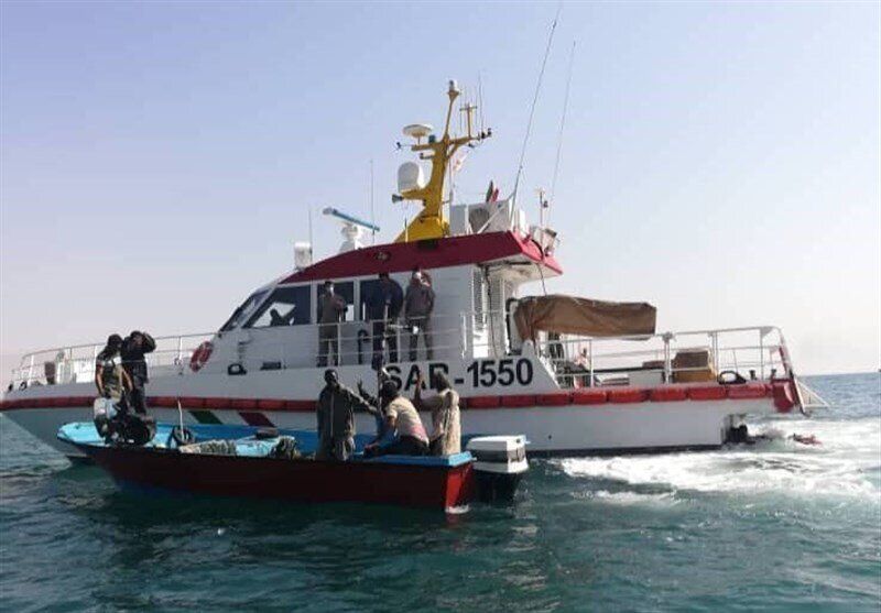نجات ۱۲ دریانورد ایرانی  از غرق‌شدگی حتمی