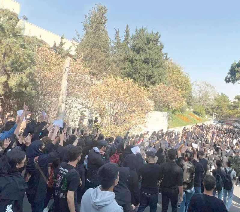 دانشگاه در محاصره خشم و صف‌آرایی دانشجویان