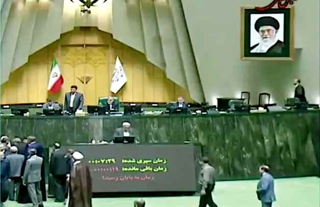 برانگیختگی و «روحانی‌ستیزی» در خانه ملت!