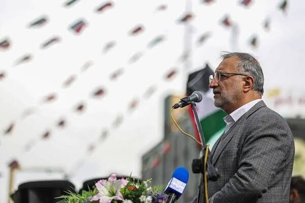 
تجمعات شبانه تا زمان 
تشخیص رهبری پابرجاست 