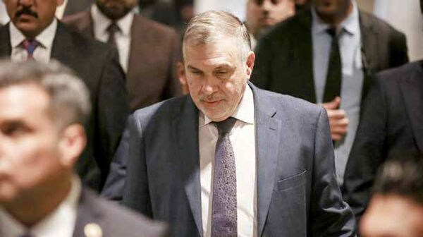 
مجری طرحِ سقوط! 