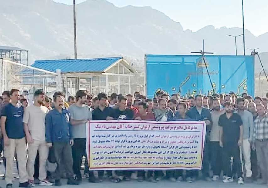 معطلی یک‌ساله کارگران اخراجی

 برای تسویه‌حساب