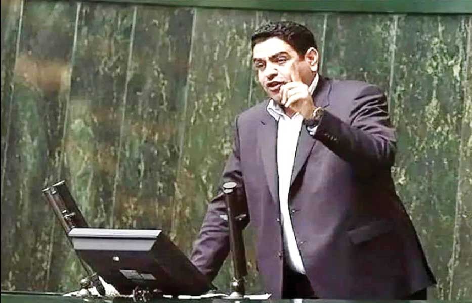 
مردم زیر پست تندروها حرف‌های زشت می‌زنند