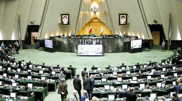 فشار بر کارگران به جای حل مشکلات اقتصادی کشور
