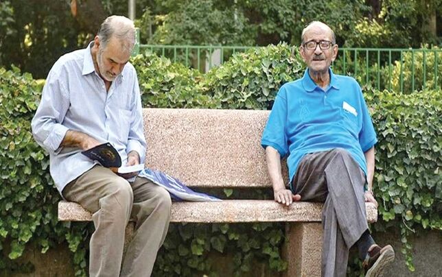 
یک فعال صنفی: می‌خواهند همه بازنشستگان را حداقل‌بگیر کنند