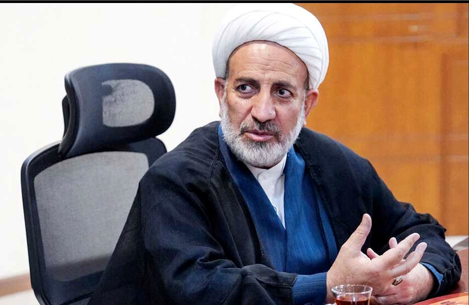 
قالیباف فوراً قانون حجاب را ابلاغ کند، وگرنه مجلس با او برخورد می‌کند
