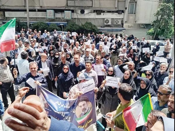 تجمع کارمندان دانشگاه‌های کشور مقابل سازمان اداری و استخدامی