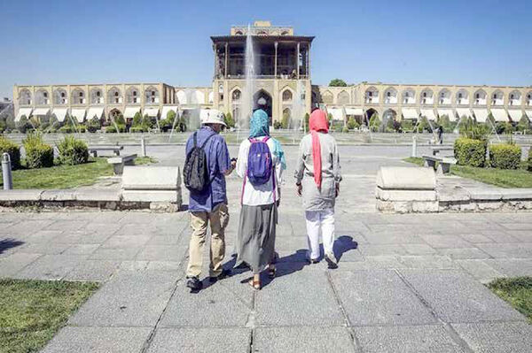 ایران در فصل بهار 74 گردشگر خارجی داشت!