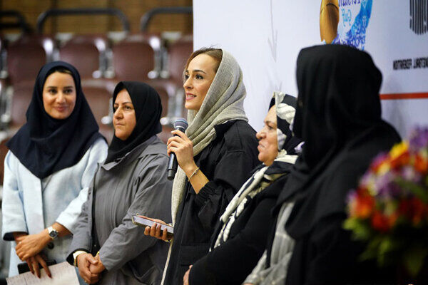 خداحافظی خدادادی


با دنیای قهرمانی