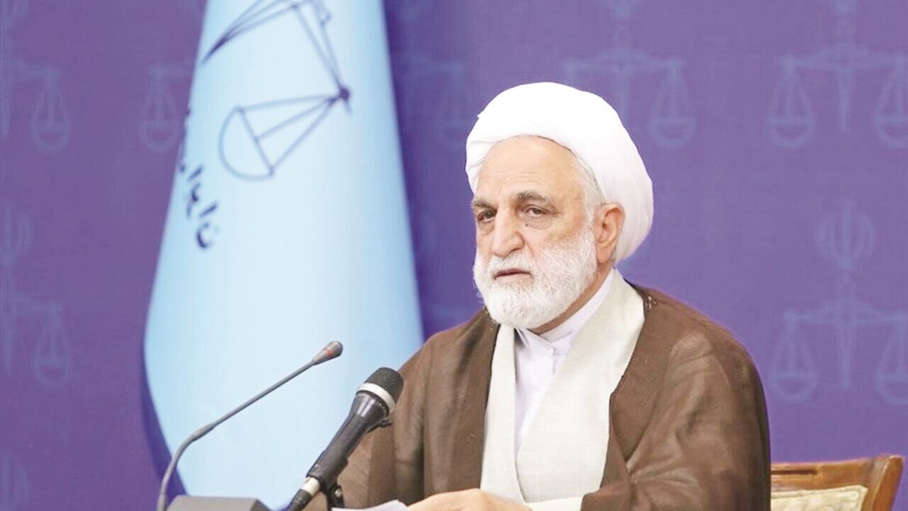 اسناد ناظر بر اتهام پیش از دستگیری جمع‌آوری شود