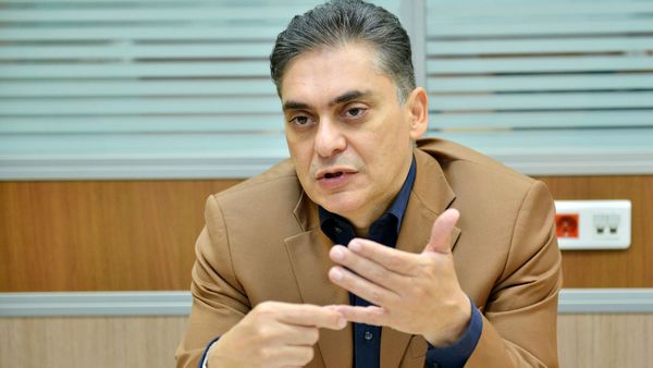 کاهش ۵۷ درصدی ارزش پول ملی ضربات طاقت‌فرسایی به اقتصاد وارد کرد