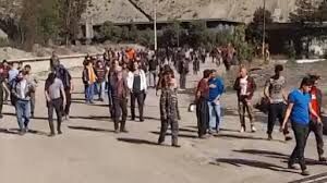تجمع کارگران معدن طزره 
مقابل استانداری سمنان