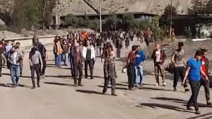 تجمع کارگران معدن طزره 
مقابل استانداری سمنان
