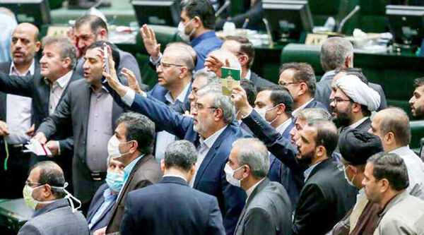 
قالیباف اقتدار اداره مجلس را ندارد