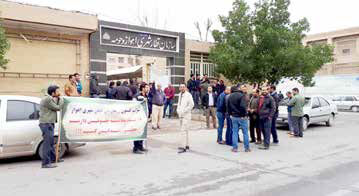 تجمع کارگران قطار شهری اهواز در اعتراض به پرداخت نشدن حقوق
