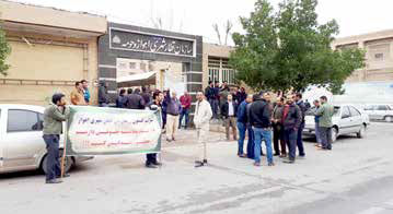تجمع کارگران قطار شهری اهواز در اعتراض به پرداخت نشدن حقوق