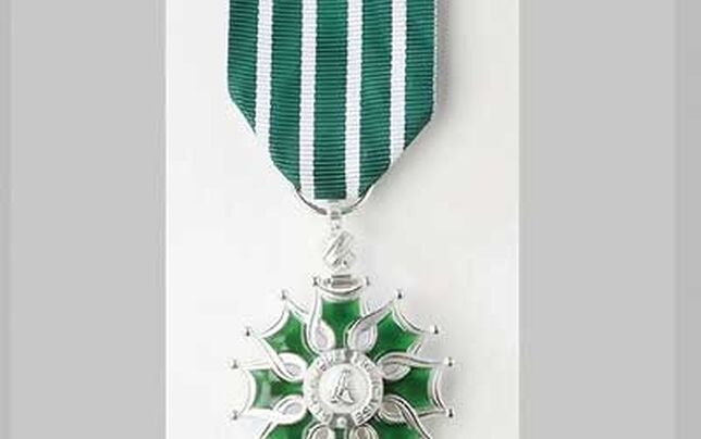 موسیقی‌شناس ایرانی، نشان شوالیه 

هنر و ادب فرانسه را دریافت کرد
