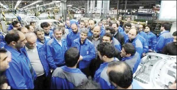 اعتراض کارگران ایران خودروی تبریز در محوطه کارخانه