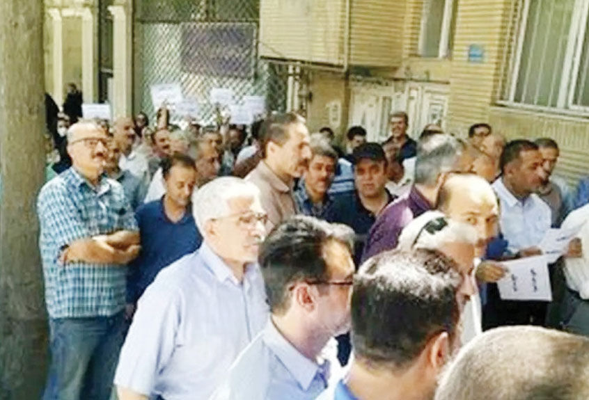 اعتراض معلمان بازنشسته ۱۴۰۲ 

به عدم پرداخت مطالبات خود