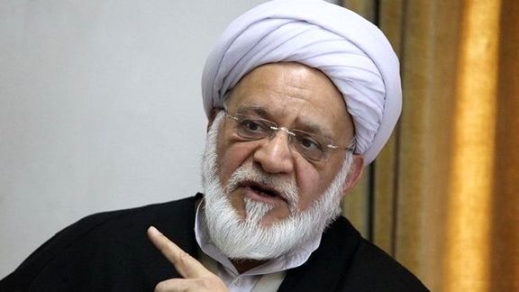 چطور مردم به خودشان اجازه می‌دهند به مجمع تکلیف کنند