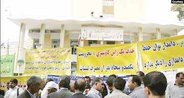 تجمع دامداران و گاوداران در اردستان
