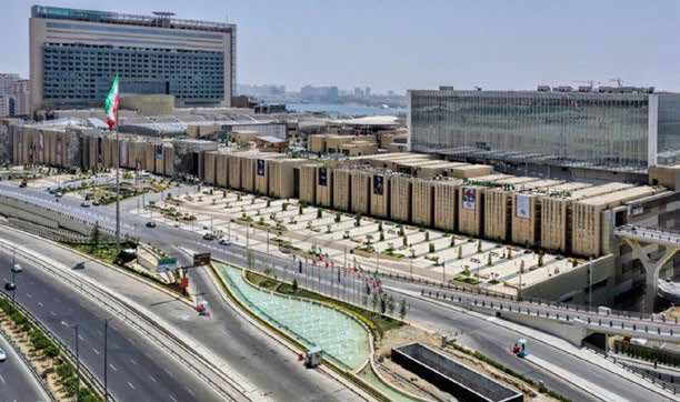 
بزرگترین مال جهان در ایران چه می‌کند؟
