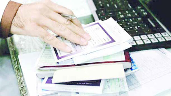 
دفترچه‌هایی که هر روز کم‌اعتبارتر می‌شوند
