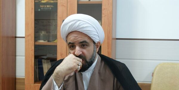 هرچیزی که به اعتبار نظام 

ضربه بزند را منکر می‌دانیم