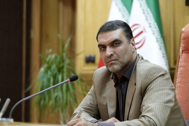 انتقاد از شعرخوانی یک مداح 

در مراسم ۲۲ بهمن