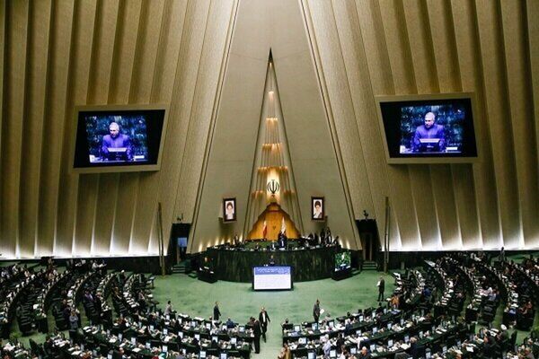 حقوق کارگران با تعطیلی پنجشنبه‌ها ۱۰ درصد کاهش می‌یابد