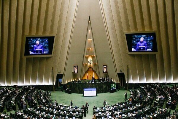 حقوق کارگران با تعطیلی پنجشنبه‌ها ۱۰ درصد کاهش می‌یابد
