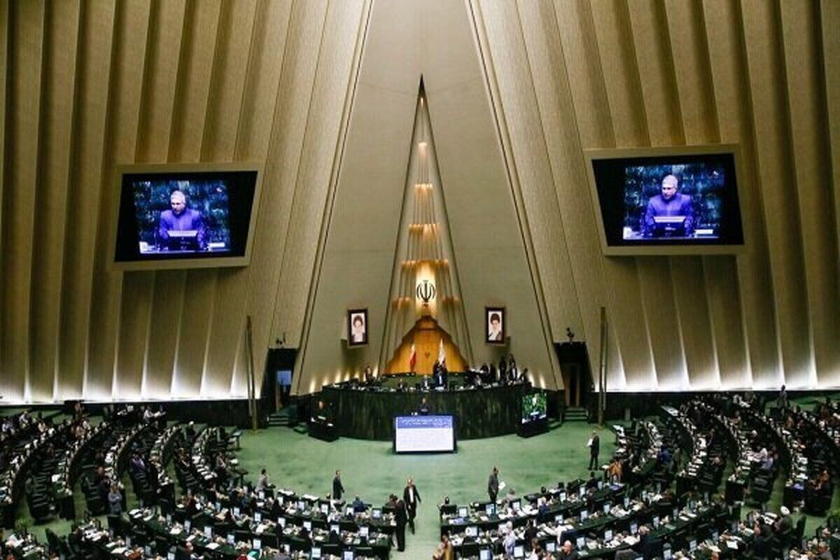 حقوق کارگران با تعطیلی پنجشنبه‌ها ۱۰ درصد کاهش می‌یابد