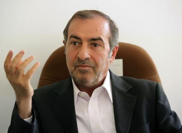 الویری: دولت در حال فرصت‌سوزی است 
