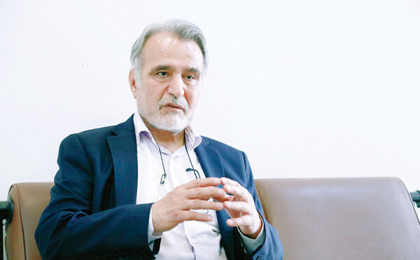 دولت رئیسی با مبانی اقتصاد غریبه است