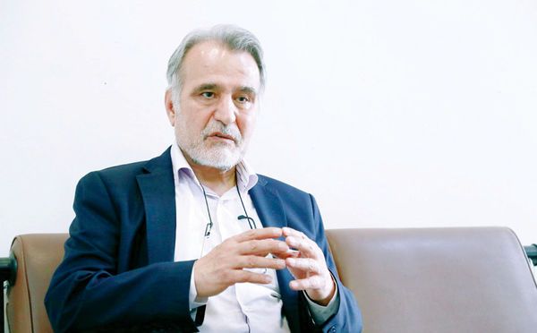 دولت رئیسی با مبانی اقتصاد غریبه است