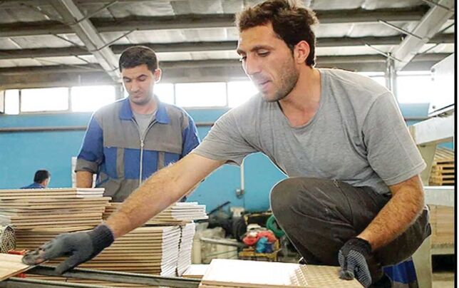 انتقاد کارگران سامان کاشی بروجرد از ادامه تعطیلی کارگاه و بلاتکلیفی پرسنل
