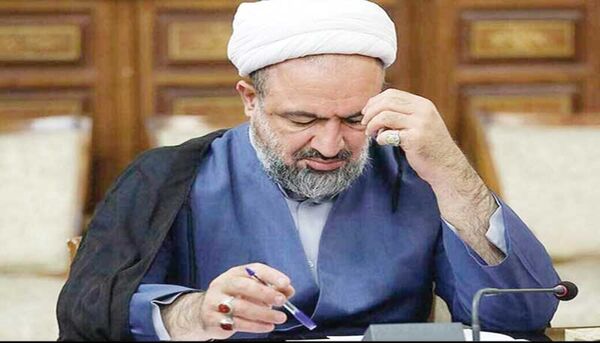 
رسایی می‌تواند از زندان با تبلت در جلسات مجلس شرکت کند