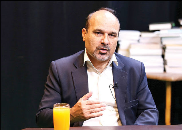 کارگران باید روی حداقل مزد 15  میلیون تومانی پافشاری کنند