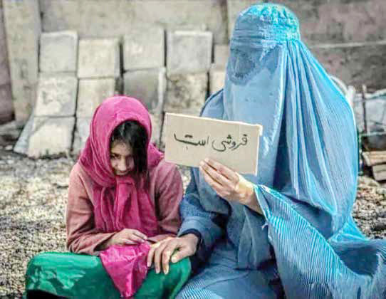 
نگاه خیره به یک زخم کهنه 

