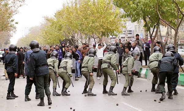 
دولت و معترضانی که هیچکدام کوتاه نمی‌آیند