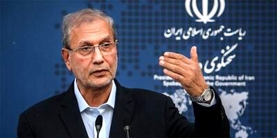 
شلاق بر تن هر انسان و کارگری آزارم می‌دهد