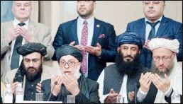 دیدار خلیل‌زاد و ملّا برادر برای نخستین بار در قطر 