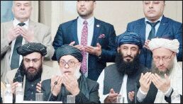 دیدار خلیل‌زاد و ملّا برادر برای نخستین بار در قطر 