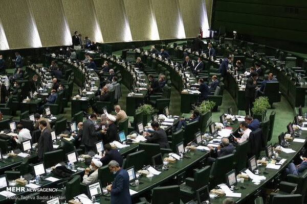 برخورد با مروجان برهنگی 
و زنان بی‌حجاب در جامعه 