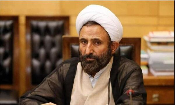 وظیفه روحانی این بود که از صحنه ابتذال عکس بگیرد